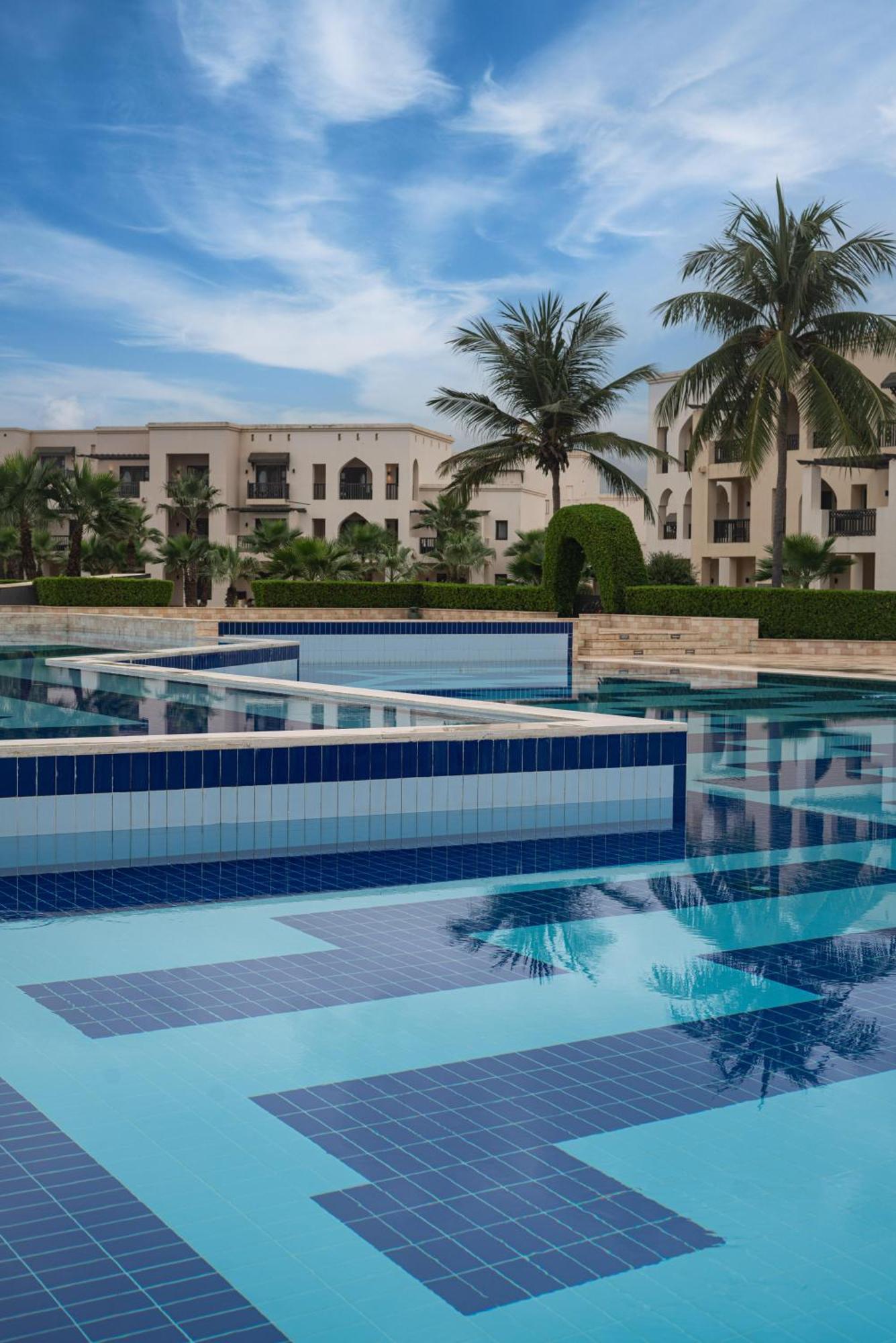 Salalah Rotana Resort Exteriér fotografie The pool at the Royal Mirage Hotel