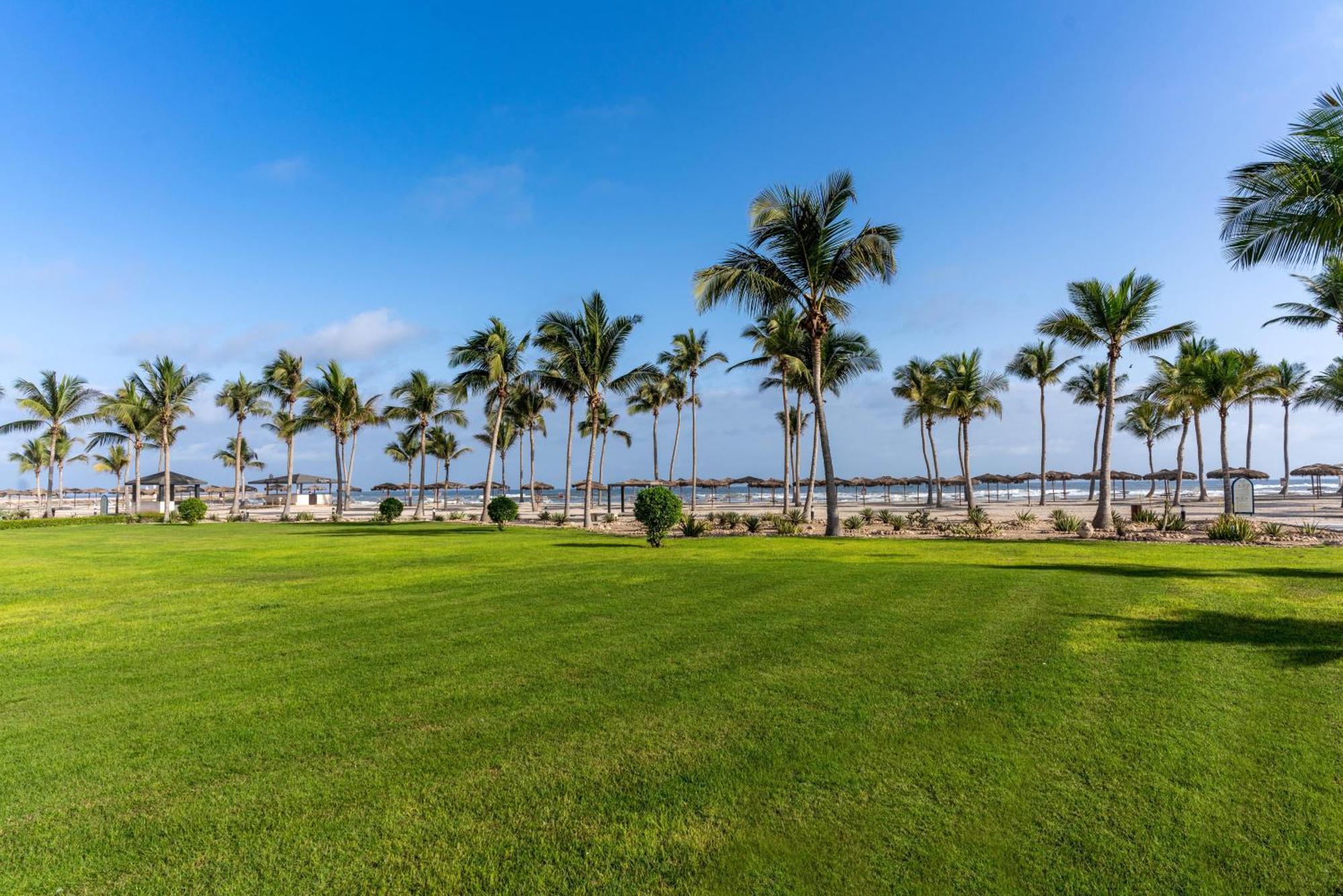 Salalah Rotana Resort Exteriér fotografie View of the beach from the hotel