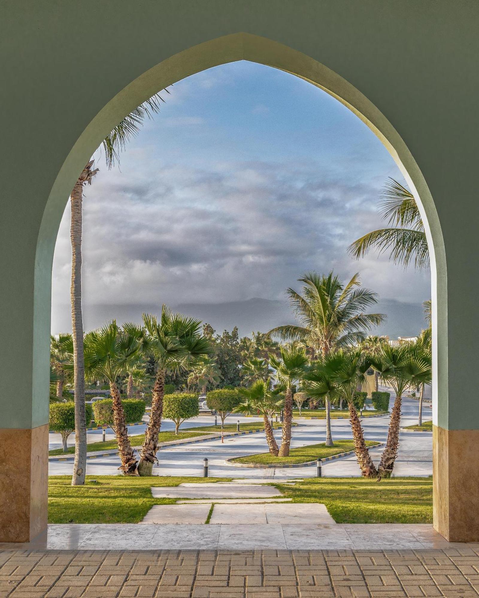 Salalah Rotana Resort Exteriér fotografie The Palm Beach Outlets