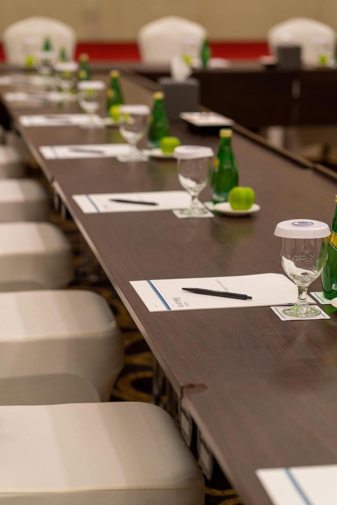 Salalah Rotana Resort Exteriér fotografie Meeting room at the hotel
