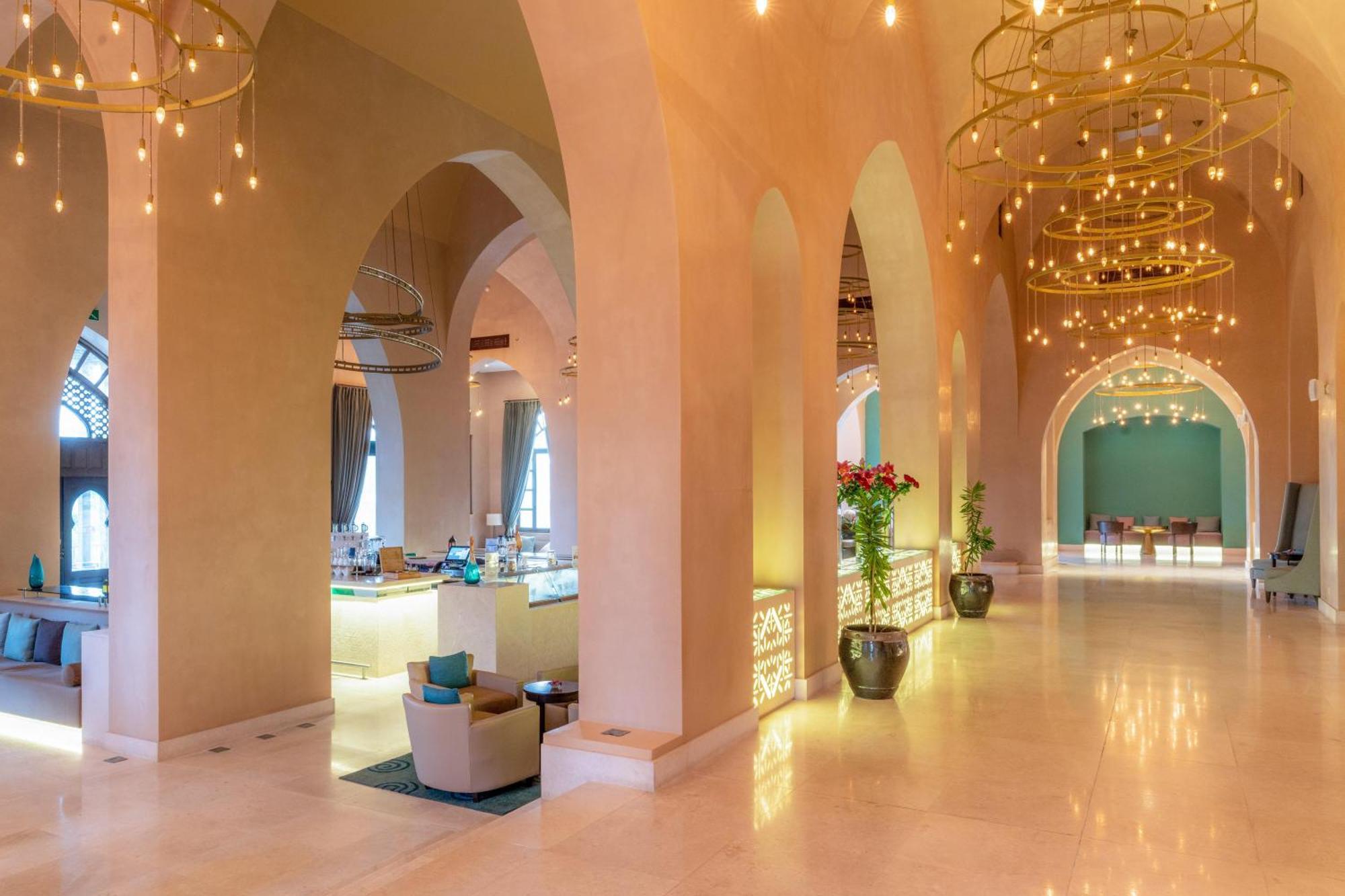Salalah Rotana Resort Exteriér fotografie The lobby of the hotel