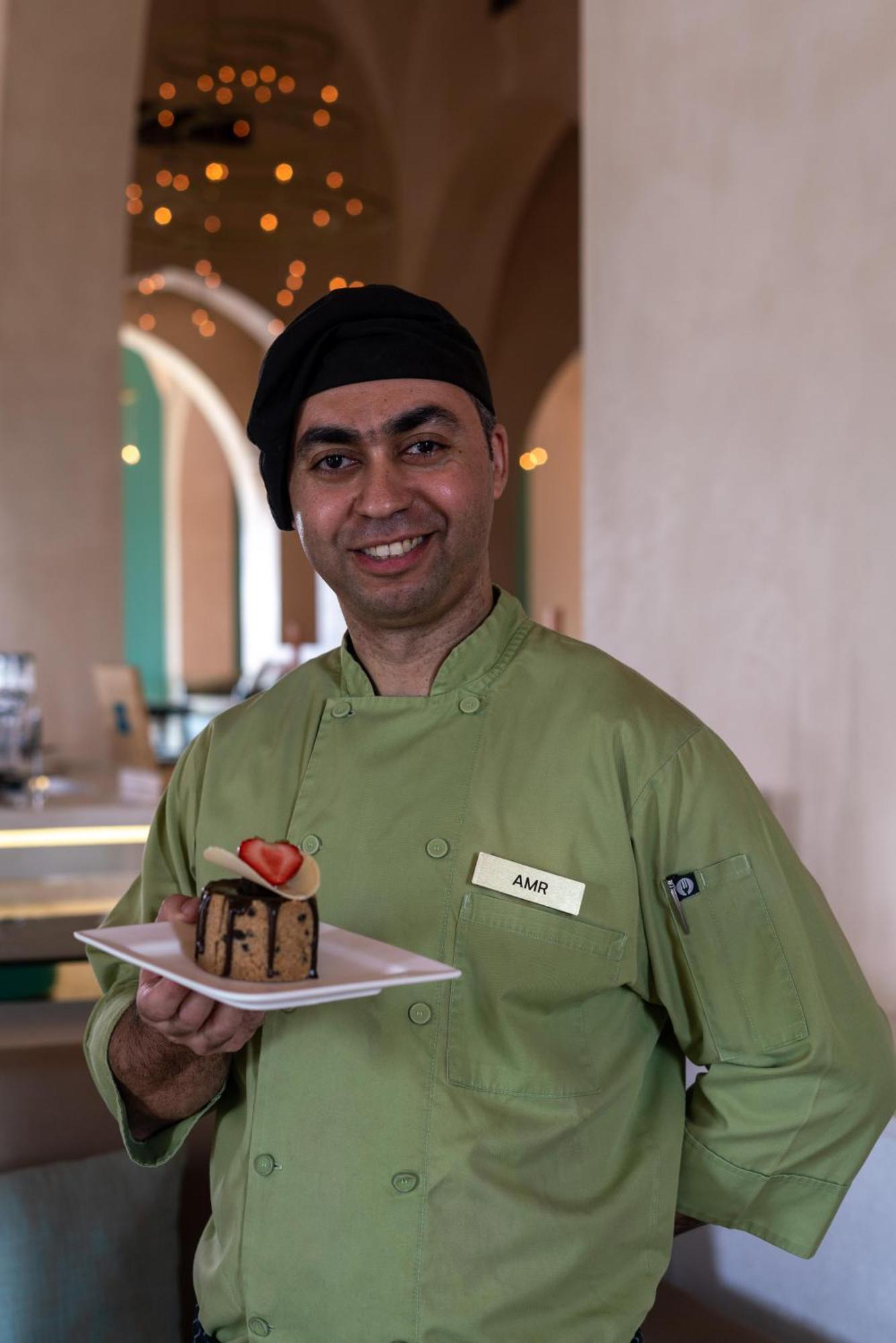 Salalah Rotana Resort Exteriér fotografie A pastry chef