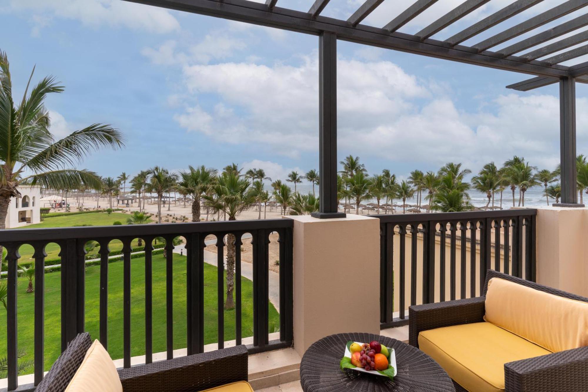 Salalah Rotana Resort Exteriér fotografie A view from the balcony of a suite at the Jumeirah Beach Hotel